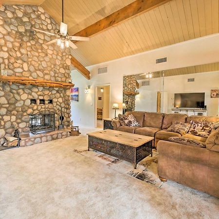 Lush Pinetop Retreat With Large Deck And Wooded Yard! Luaran gambar