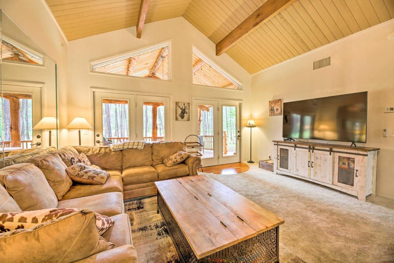 Lush Pinetop Retreat With Large Deck And Wooded Yard! Luaran gambar