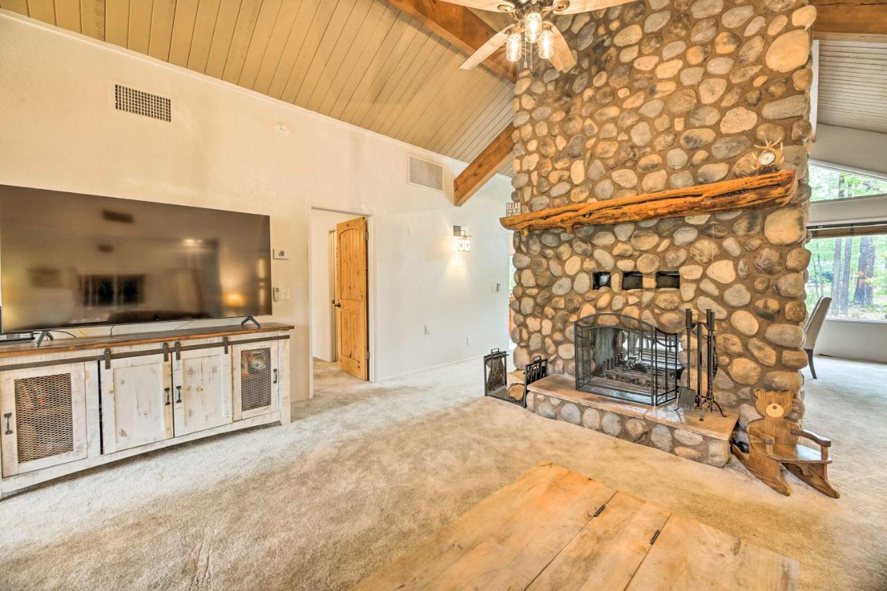 Lush Pinetop Retreat With Large Deck And Wooded Yard! Luaran gambar