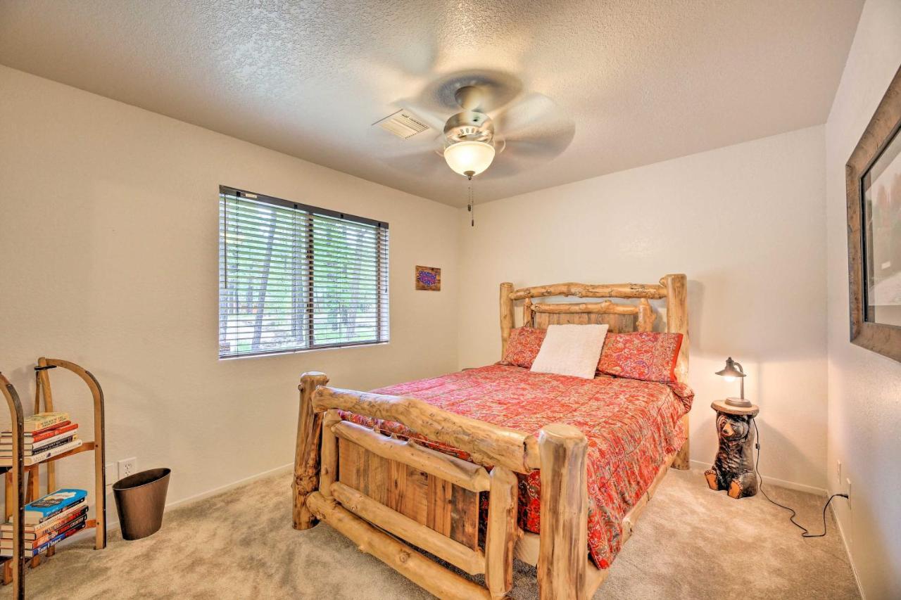 Lush Pinetop Retreat With Large Deck And Wooded Yard! Luaran gambar