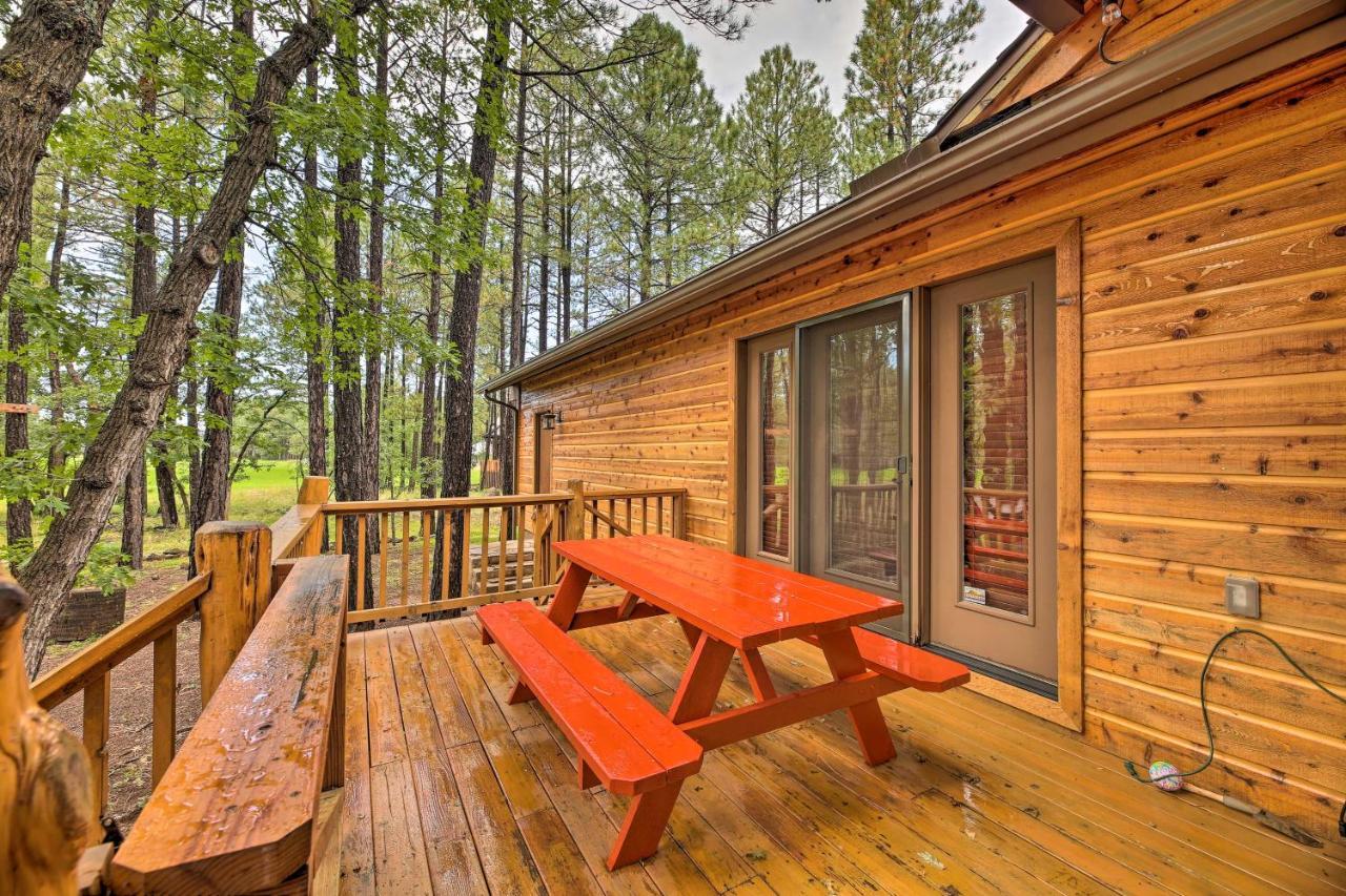 Lush Pinetop Retreat With Large Deck And Wooded Yard! Luaran gambar